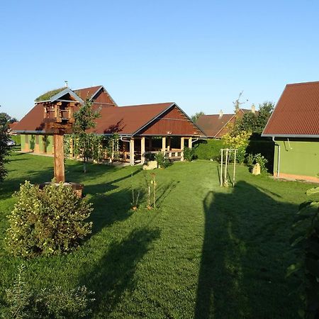 Penzion Pod Vapenkami Strážnice Dış mekan fotoğraf