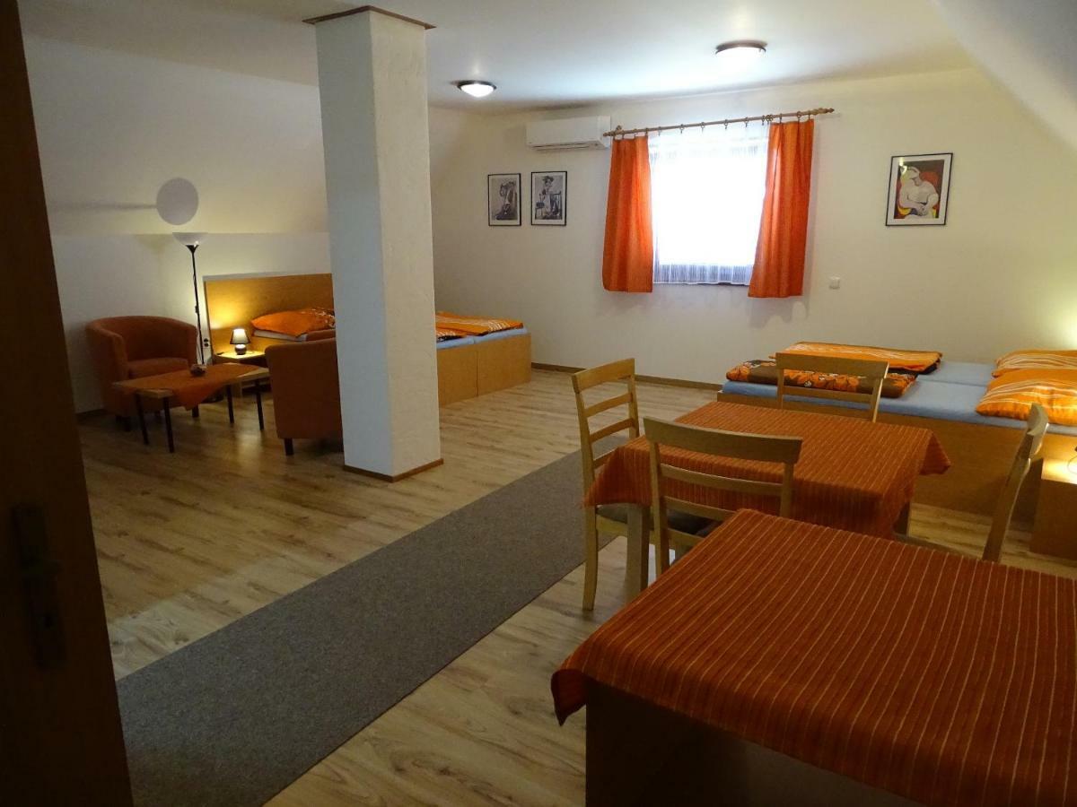 Penzion Pod Vapenkami Strážnice Dış mekan fotoğraf