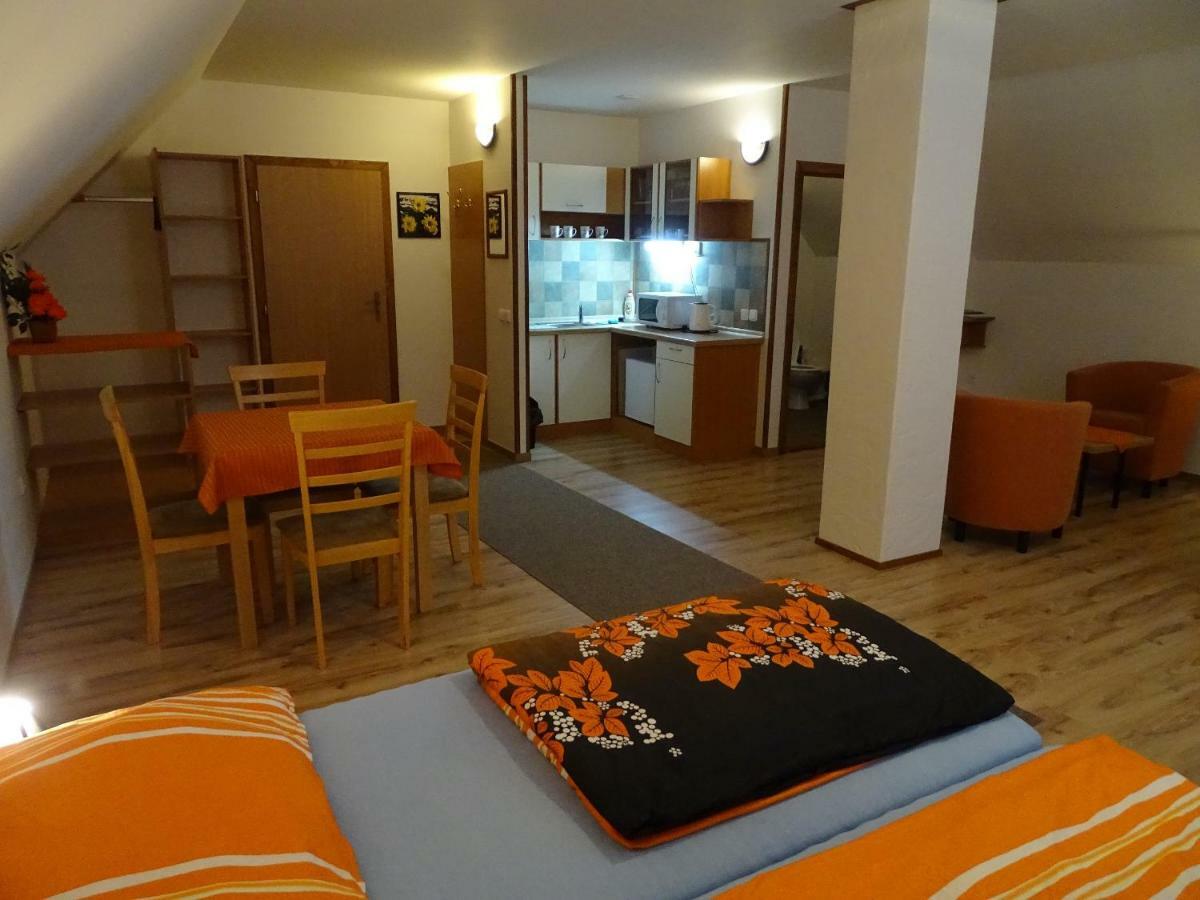Penzion Pod Vapenkami Strážnice Dış mekan fotoğraf