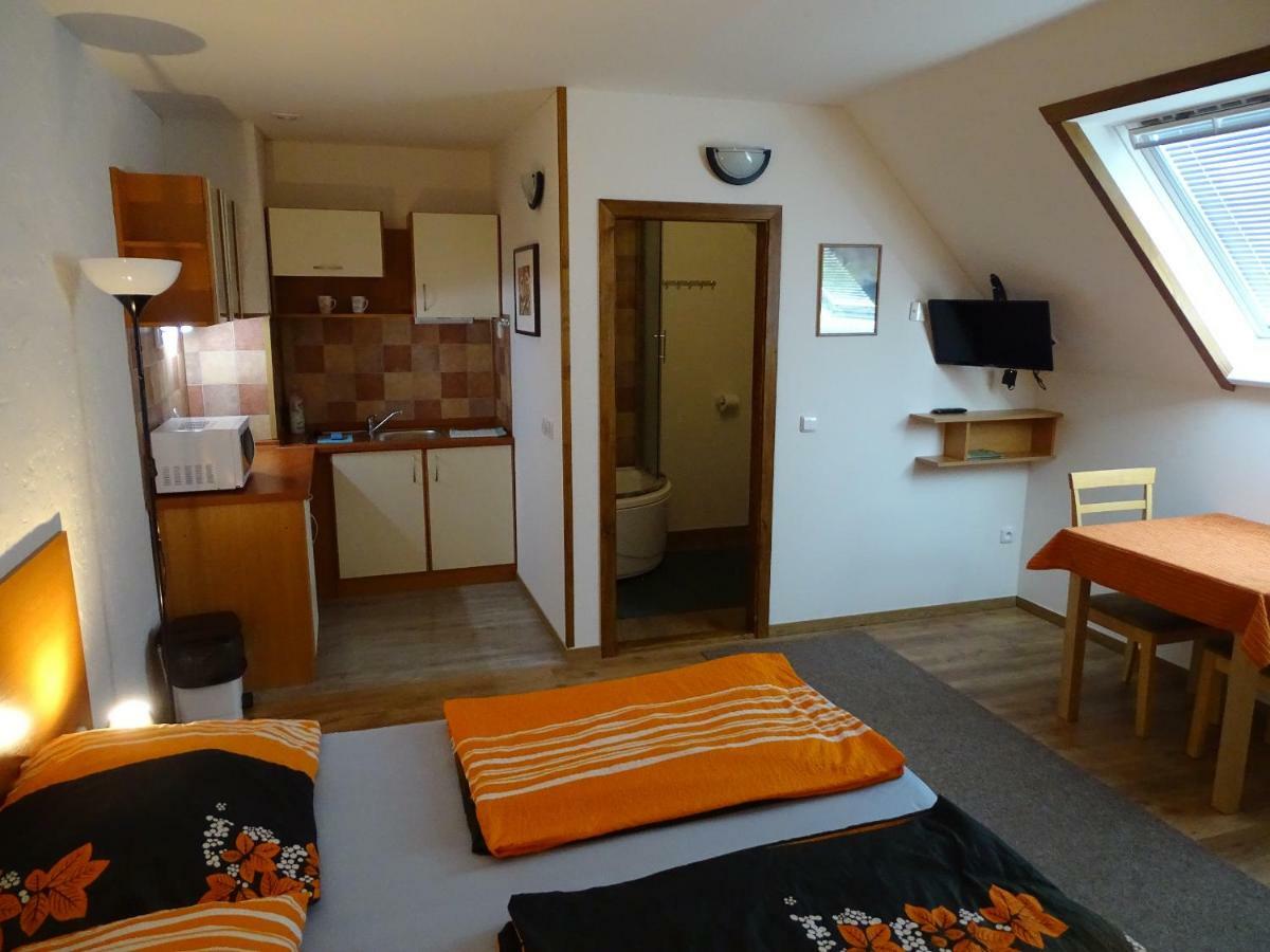 Penzion Pod Vapenkami Strážnice Dış mekan fotoğraf