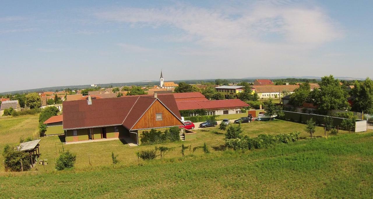Penzion Pod Vapenkami Strážnice Dış mekan fotoğraf